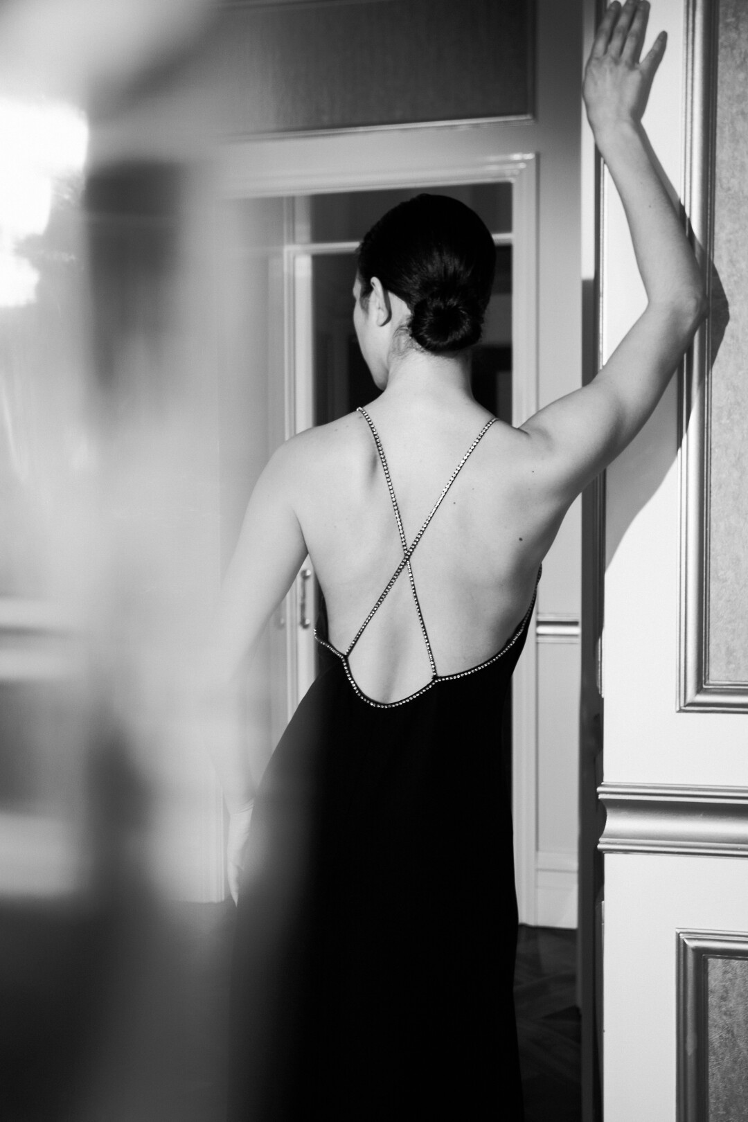 Платье Celine, сумка Alexander Wang, босоножки Aquazzura