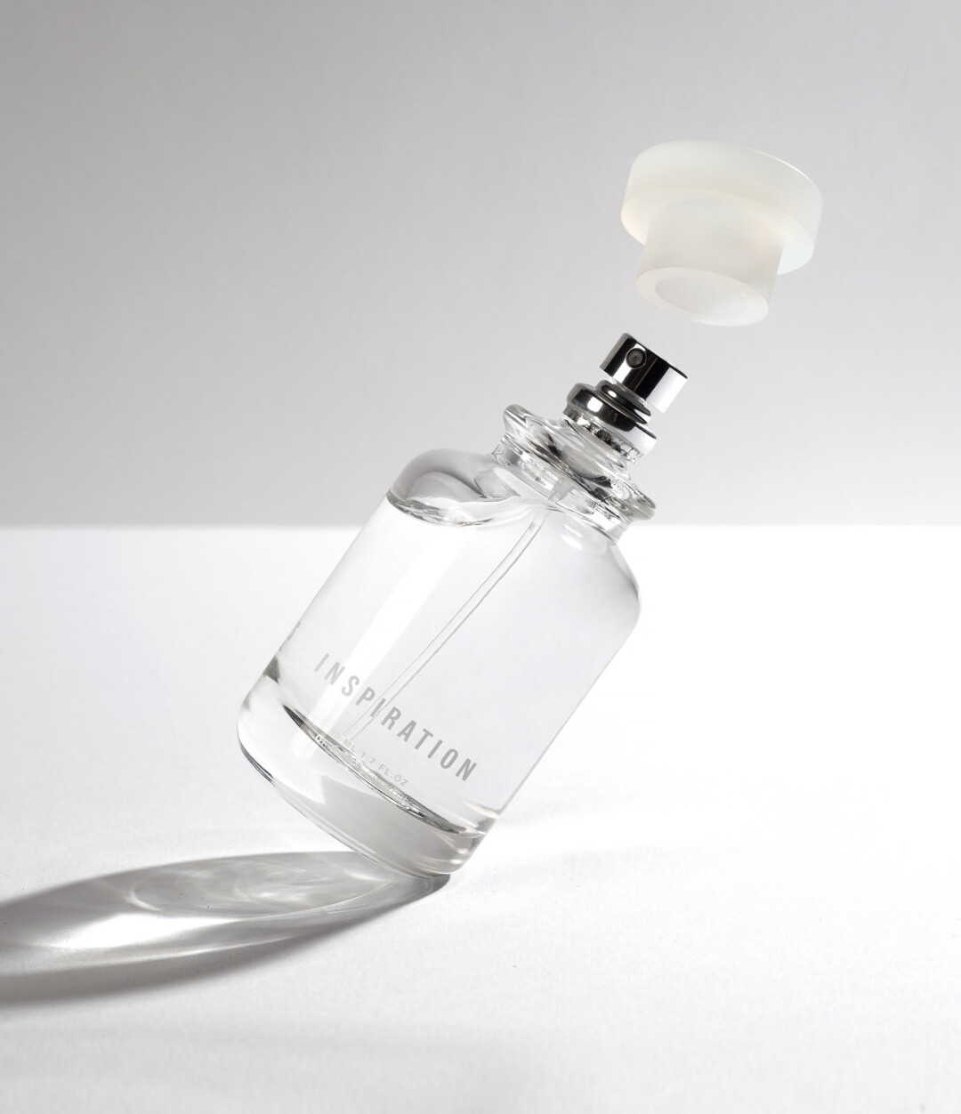 Кажется, как и многих жителей наших широт, автора этого аромата Анастасию Вислобокову вдохновляет лето: в Inspiration она включила прохладные ноты