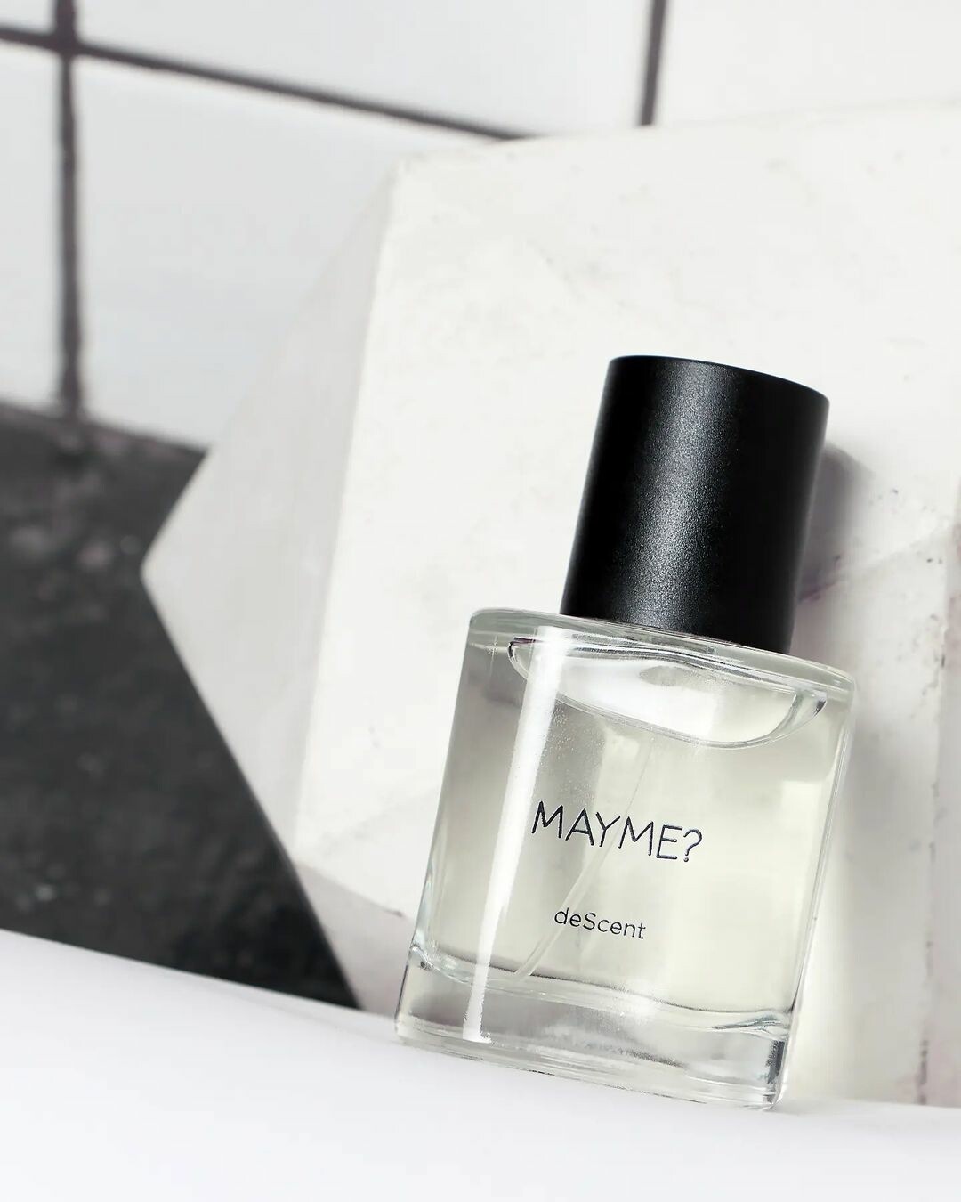 deScent — из серии ароматов «вторая кожа»: вуалевый и чувственный. Деликатного звучания удалось добиться, собрав композицию из османтуса, иланг-иланга