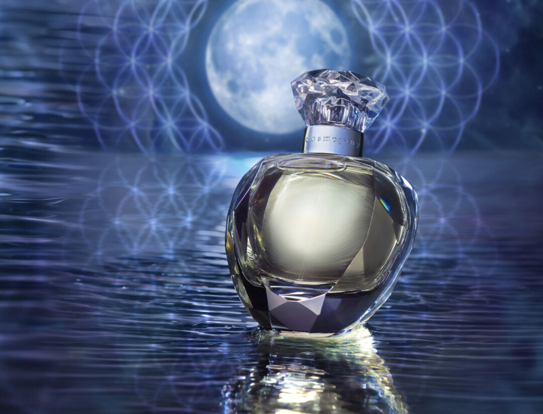 Мы почти уверены: создавая этот аромат, Дюшофур слушал фортепианную пьесу Дебюсси. Потому что представление о лунном свете у них получилось очень