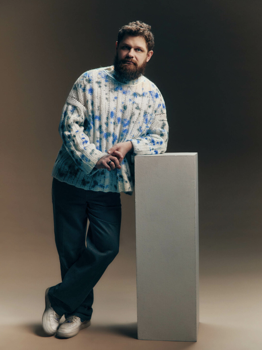 На Никите Жукове: свитеры Ugly Sweater Club, джинсы Ben Davis (Kostrov)