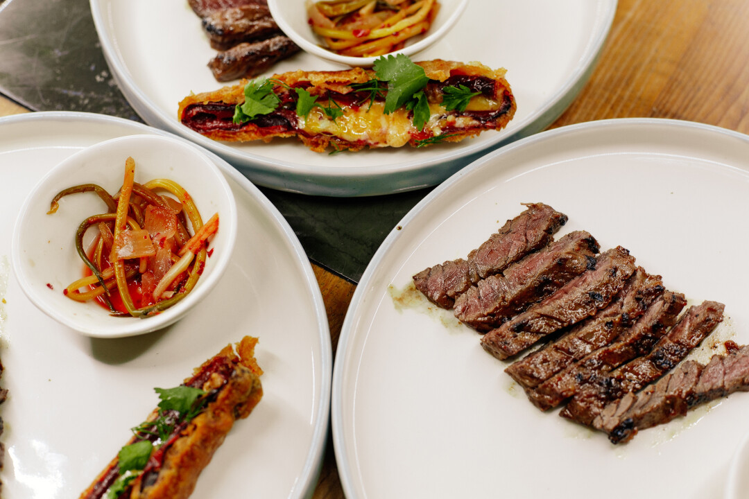 Пашина в мисо с жареными болгарскими перцами, начиненными сугуни и халапеньо, кимчи из черемши