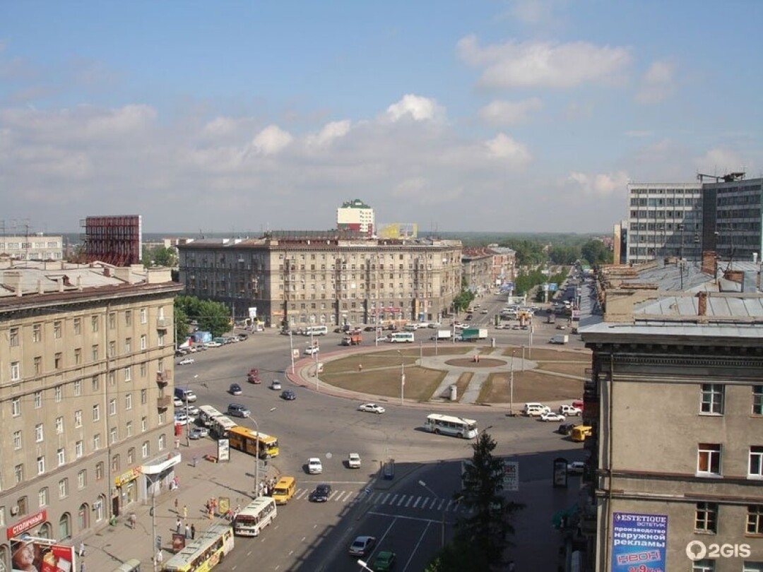 Площадь новосибирска. Площадь Калинина Новосибирск. Площадь Калина в Новосибирске. Новосибирск площадь Калинин. Заельцовский район площадь Калинина.