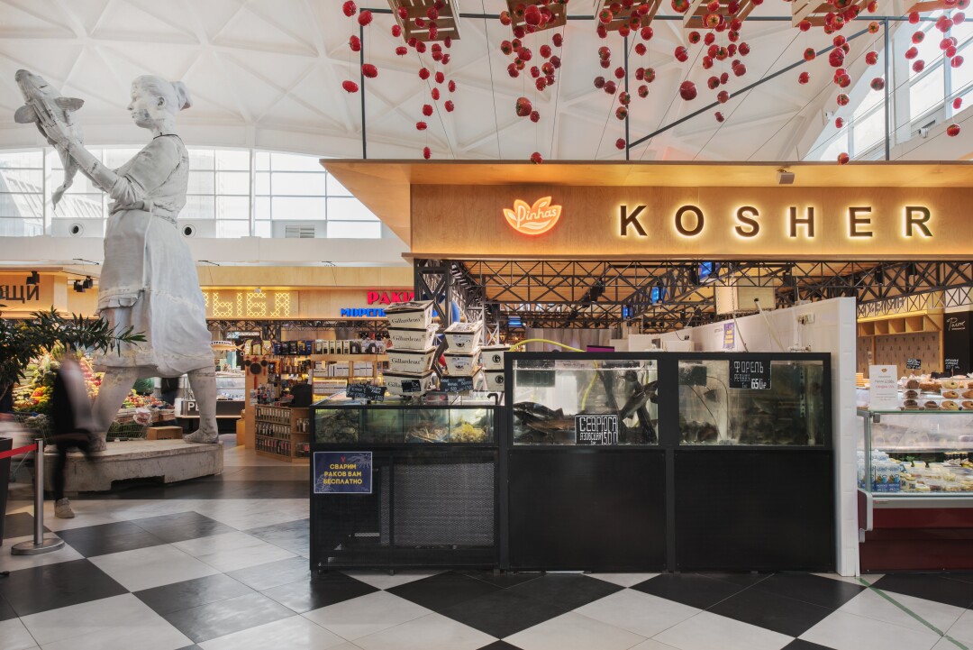 Рынки фермерских продуктов — отличное место для знакомства с местной кухней. Пока еще не до конца освоенный регионами тренд — фуд-холлы на территории