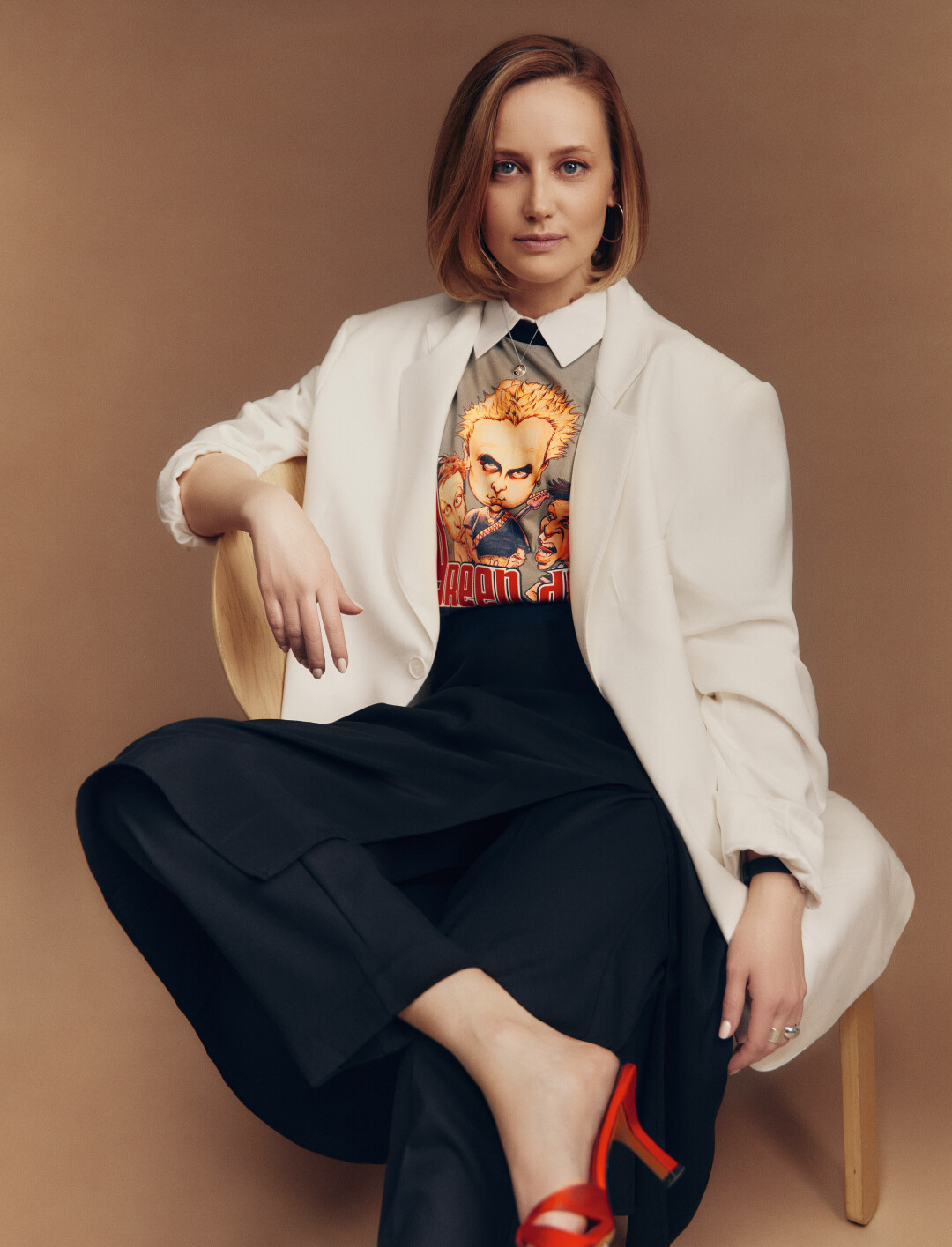 На Ирине Васильевой: брюки, юбка и рубашка Urban Tiger, лонгслив Green Day (Kostrov), пиджак Ushatava, кольца 47 Store