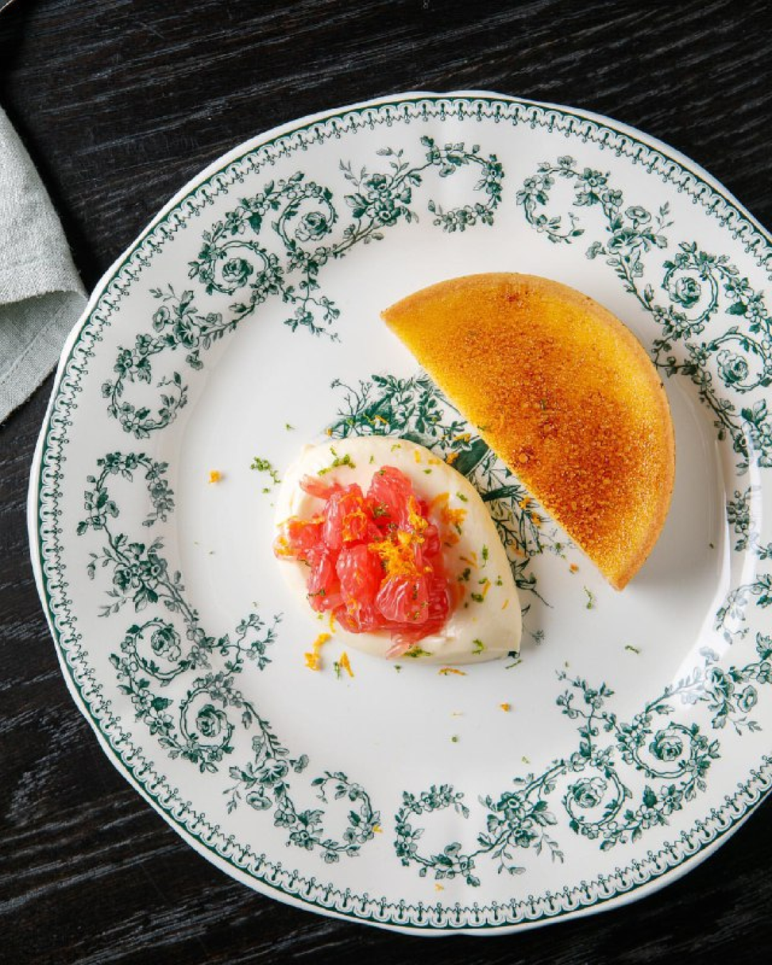 Тарт с кремом из маскарпоне и лимонного курда во Frantsuza Bistrot