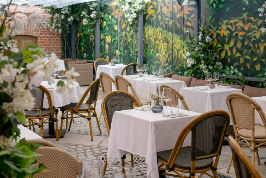 Итальянское патио во внутреннем дворе Sea, Signora