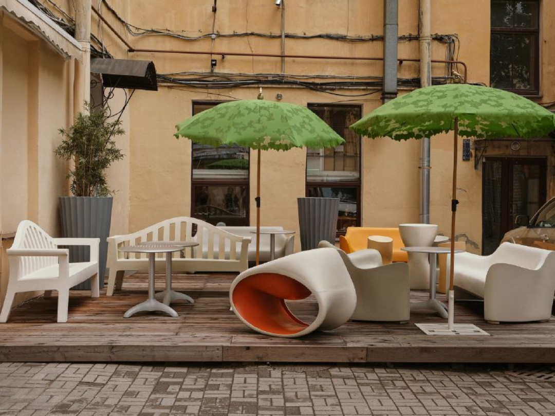 Галерея Bulthaup В галерее современного дизайна есть кофейный двор с классной мебелью. Конюшенная, 2 Фото: телеграм-канал «Схожу, пожалуй»