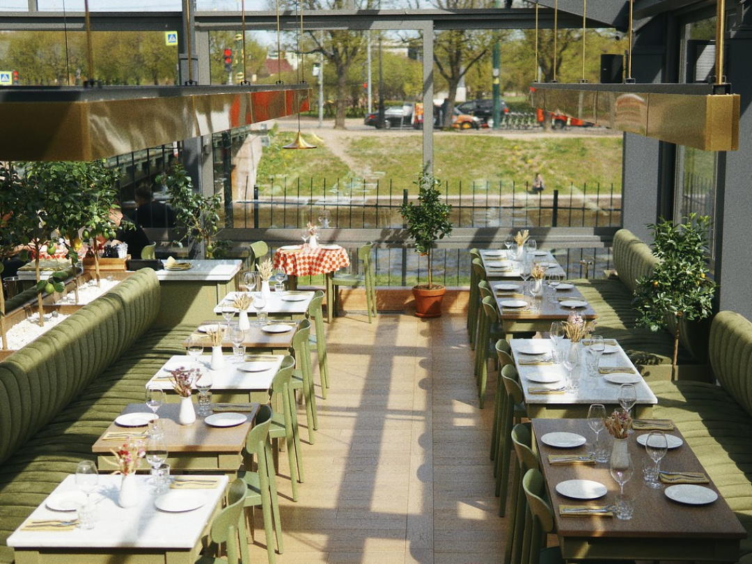 Важно: веранда Marso Polo в Михайловском саду — всесезонная!