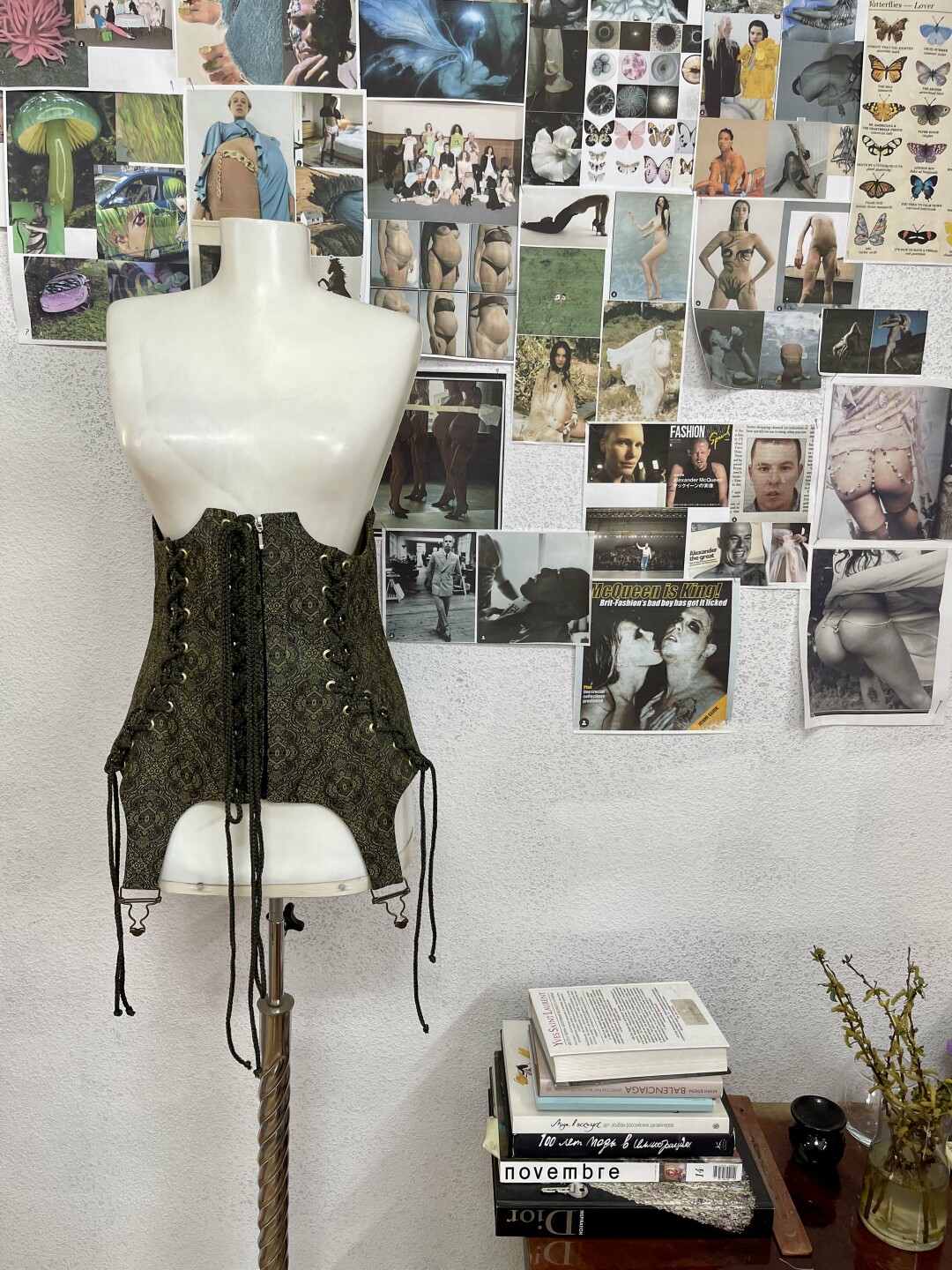 Корсет из жаккарда с винтажной фурнитурой