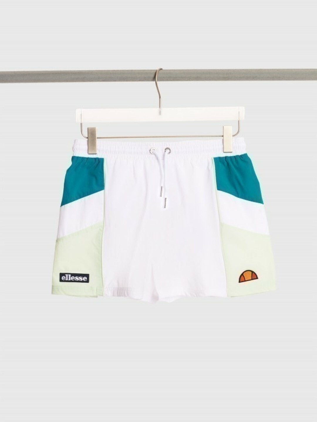 Ellesse, Au Pont Rouge, наб. реки Мойки, 73, 3 900 руб.