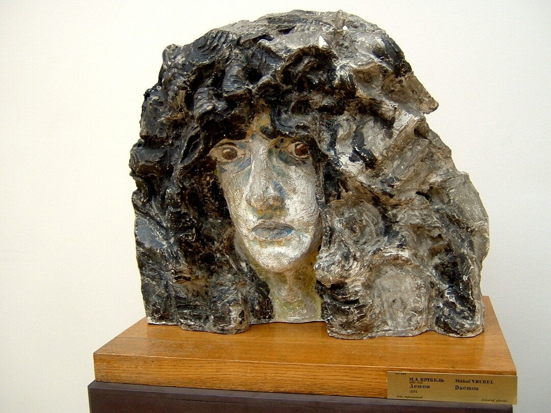 «Голова Демона». Майолика, 1894, Государственный Русский музей