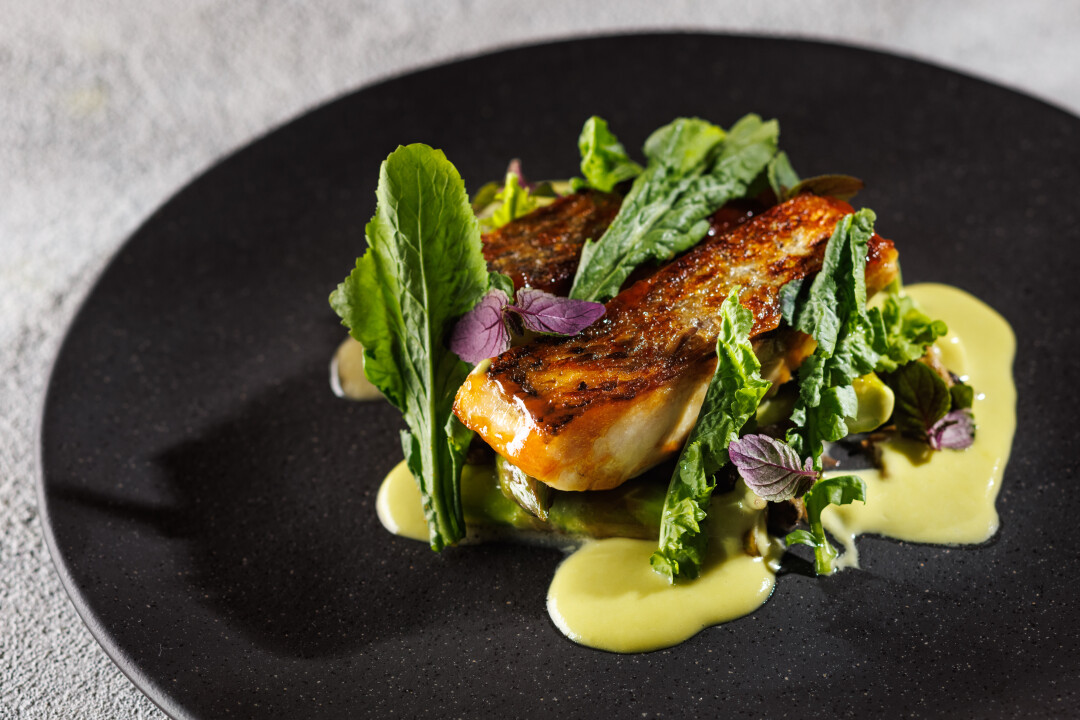 Нельма со спаржей и соусом из горошка 1740 р