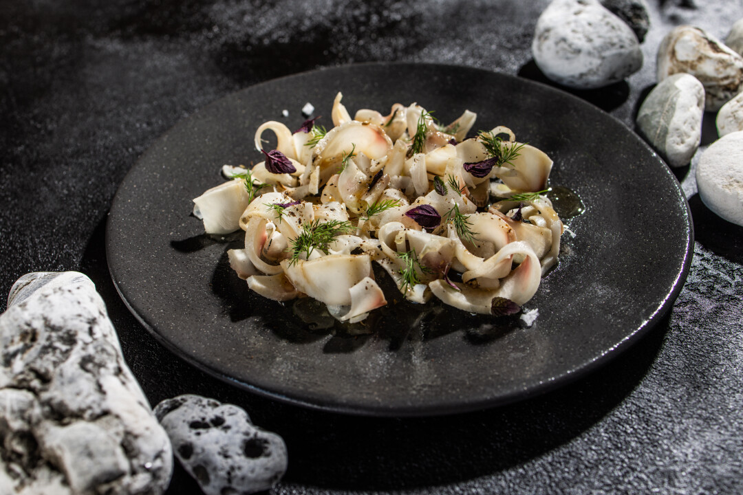 Строганина из нельмы с зеленью 1340 р