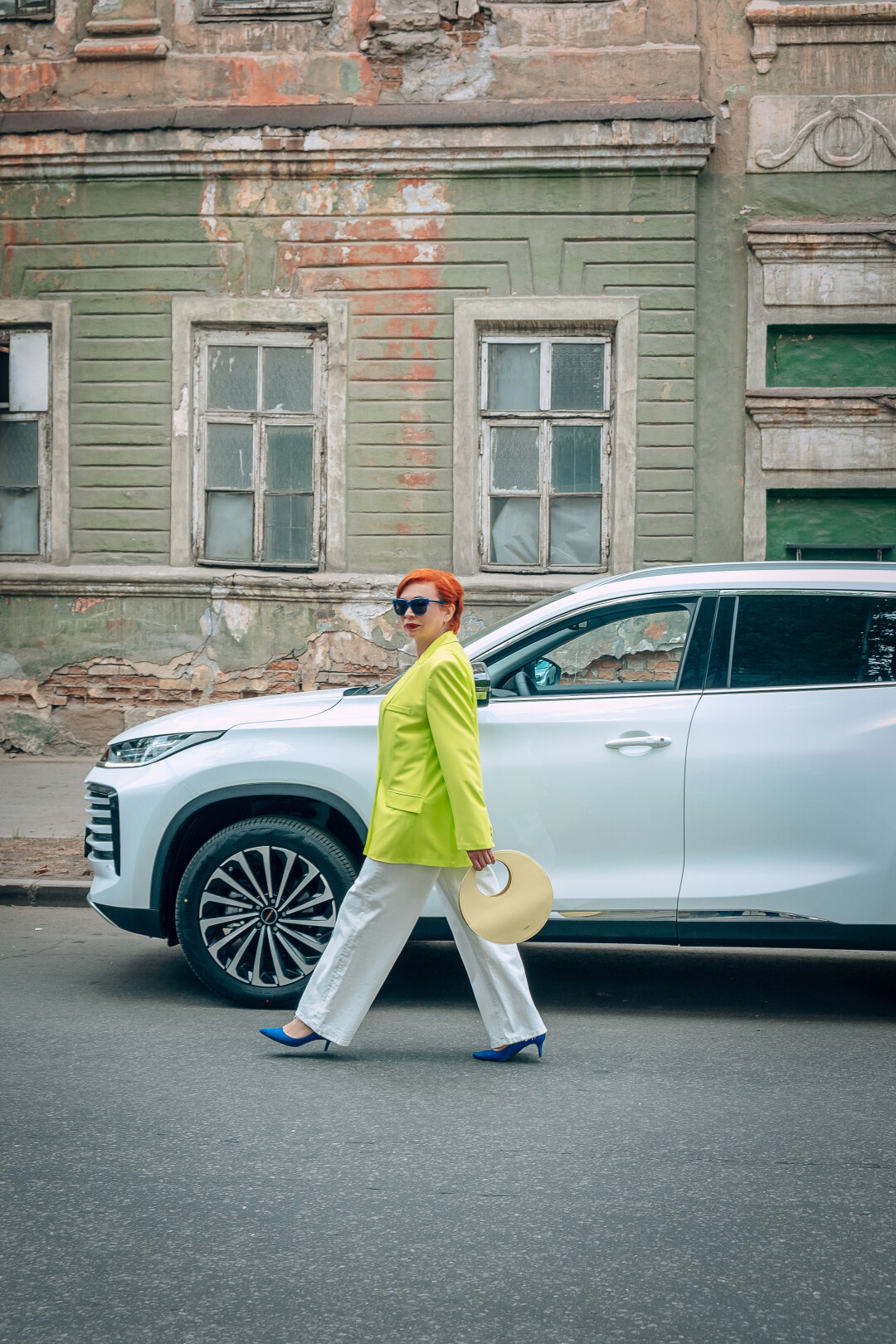 Ирина Токарева Индивидуальный предприниматель. Собственница ювелирной мастерской «Сфера» (902) 765–72–41 Автомобиль Exeed TXL Солнцезащитные очки