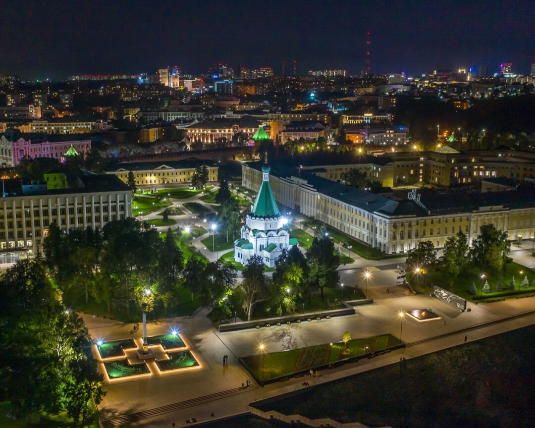 Время работы Нижегородского кремля изменилось. Прогуляться по крепости  можно и ночью! | Sobaka.ru