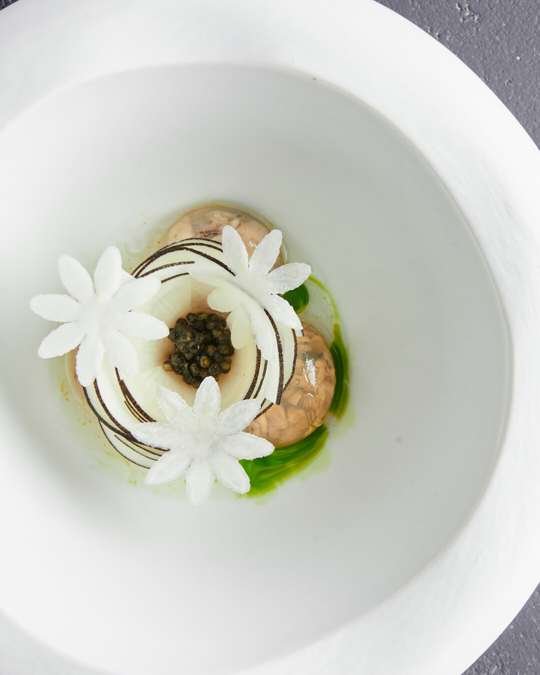 Устрица-черная редька-черная икра