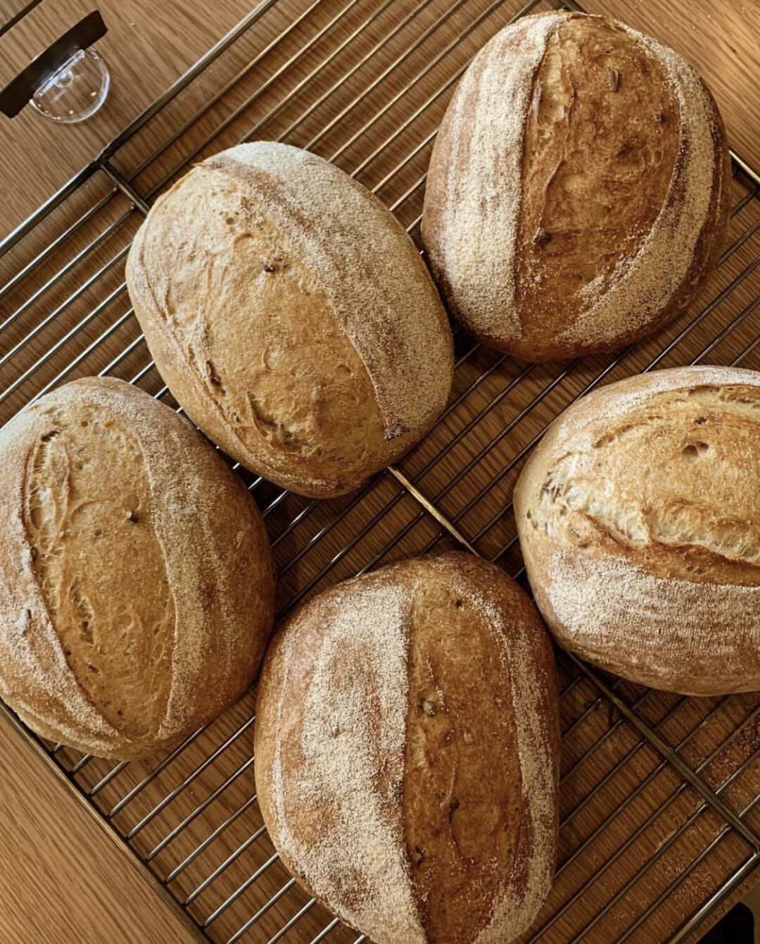 Гордость заведения - ремесленный хлеб ручной работы