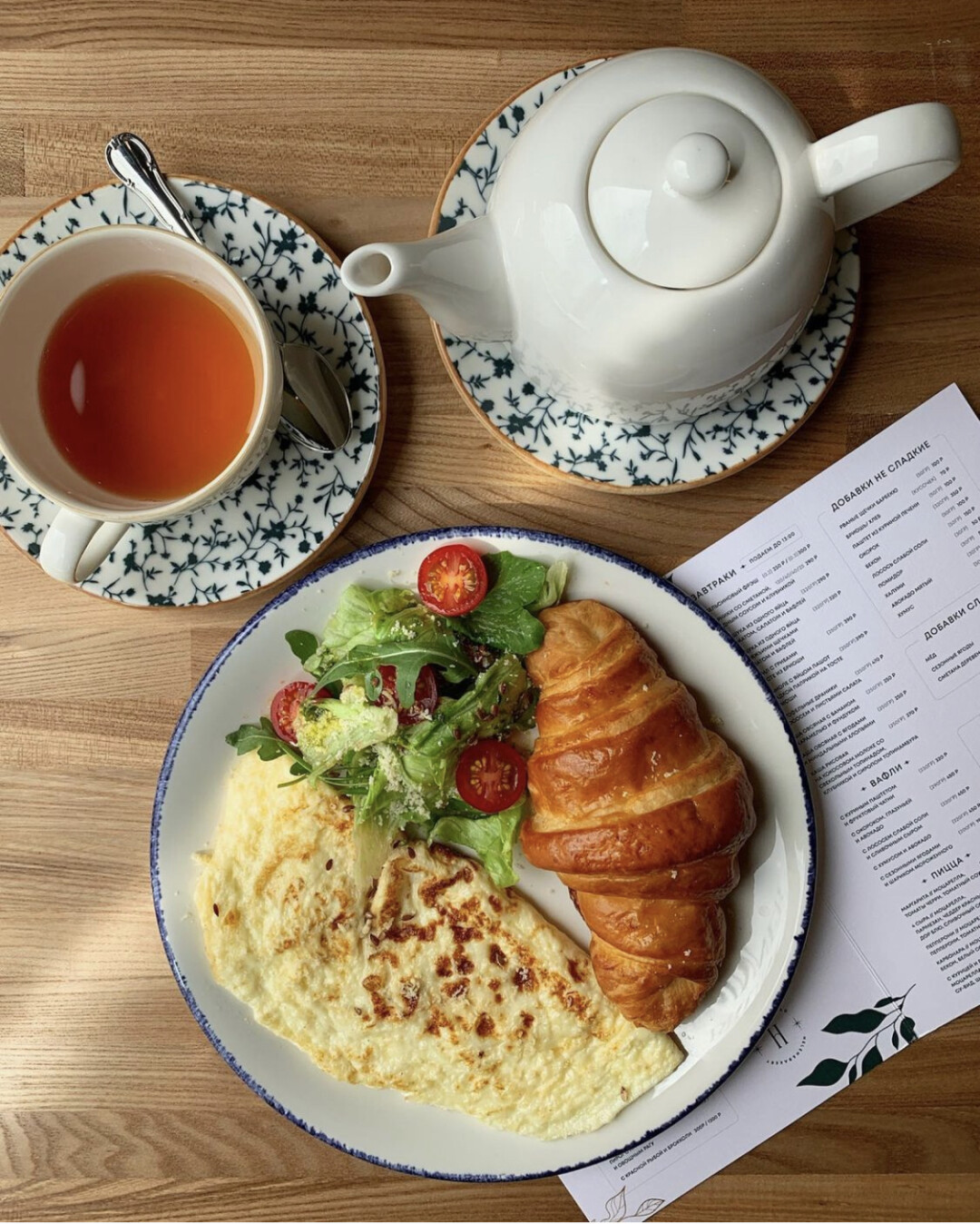 В меню большой выбор завтраков, которые подают с 8 утра