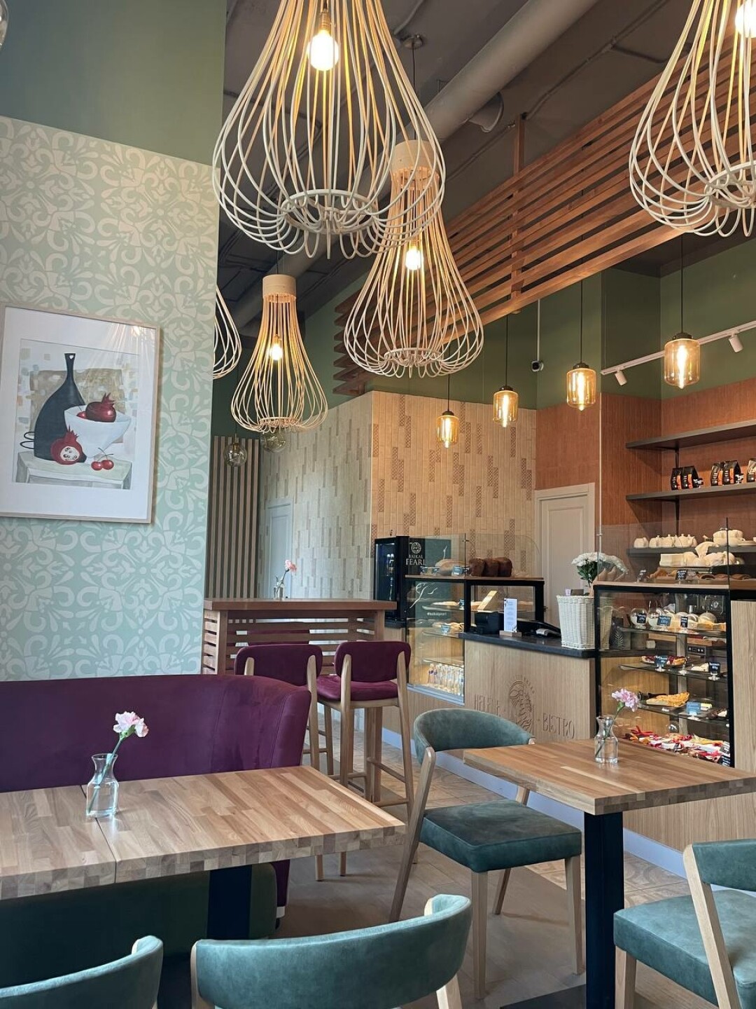 Бистро работает ежедневно с 8:00 до 23:00 часов