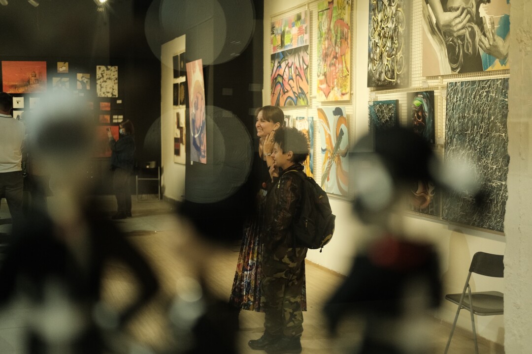 Развлечения: Республика ИЗО Это крупнейшая частная галерея во всем сибирском регионе. Здесь выставляют молодых художников Алтайского края, принимают