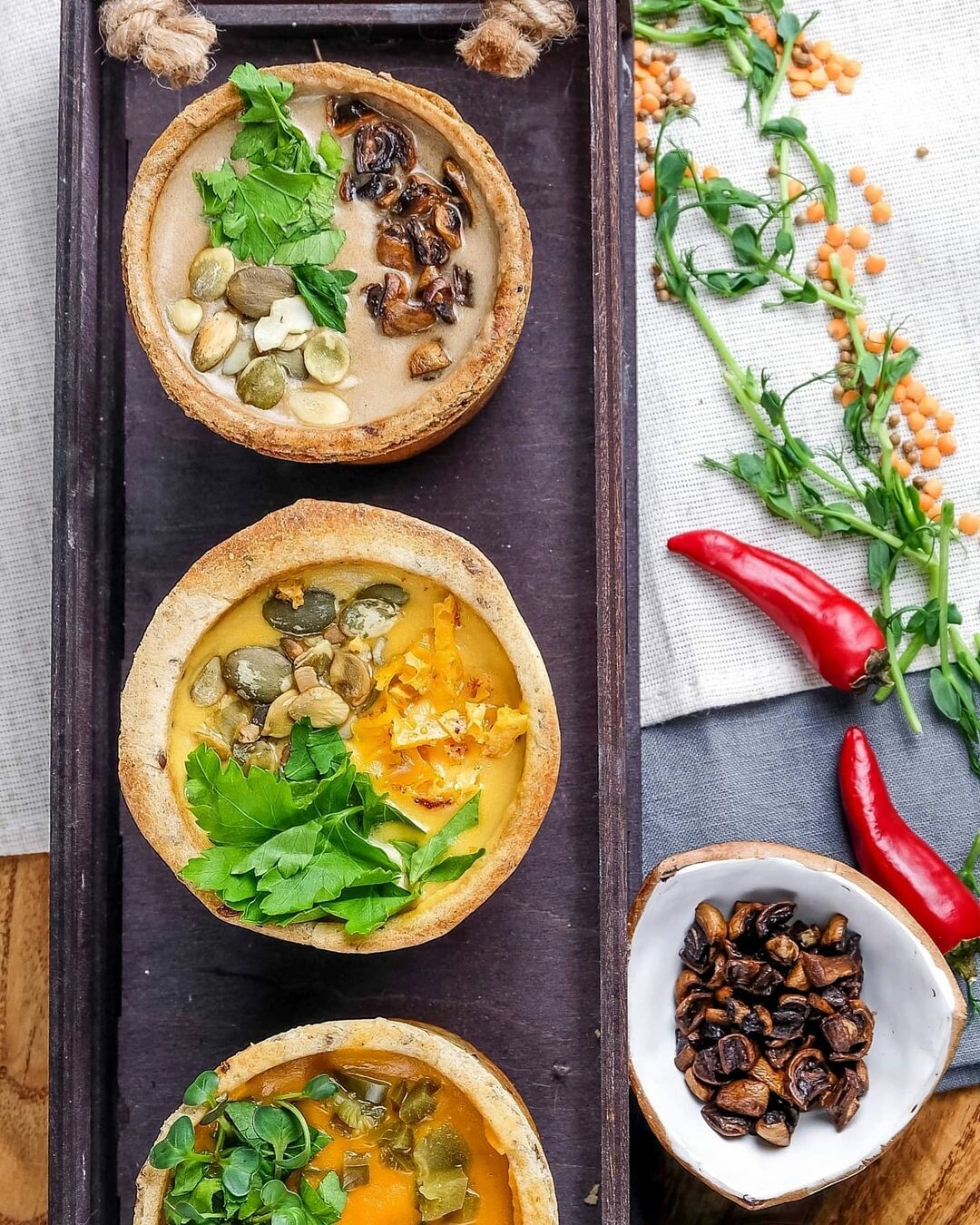 Еда: Fast soup Здесь подают супы-пюре в хлебных стаканчиках — такой экологичный местный стрит-фуд. Ежедневно в меню появляется необычный суп дня