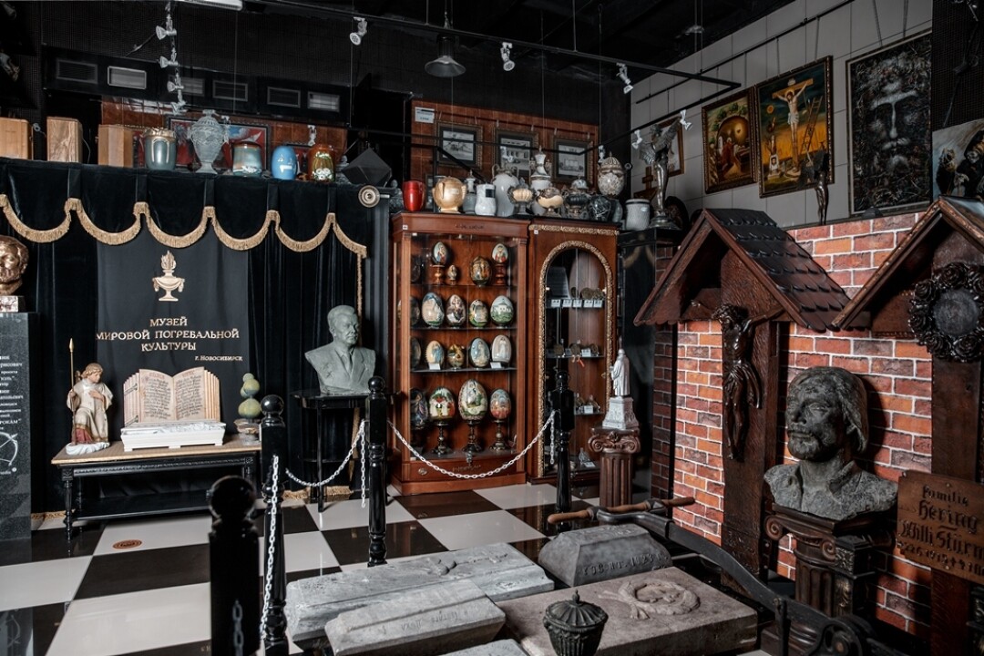 Культура: Музей смерти Музей находится на территории крематория. В коллекции — десятки тысяч тематических экспонатов, посвященных истории похоронного