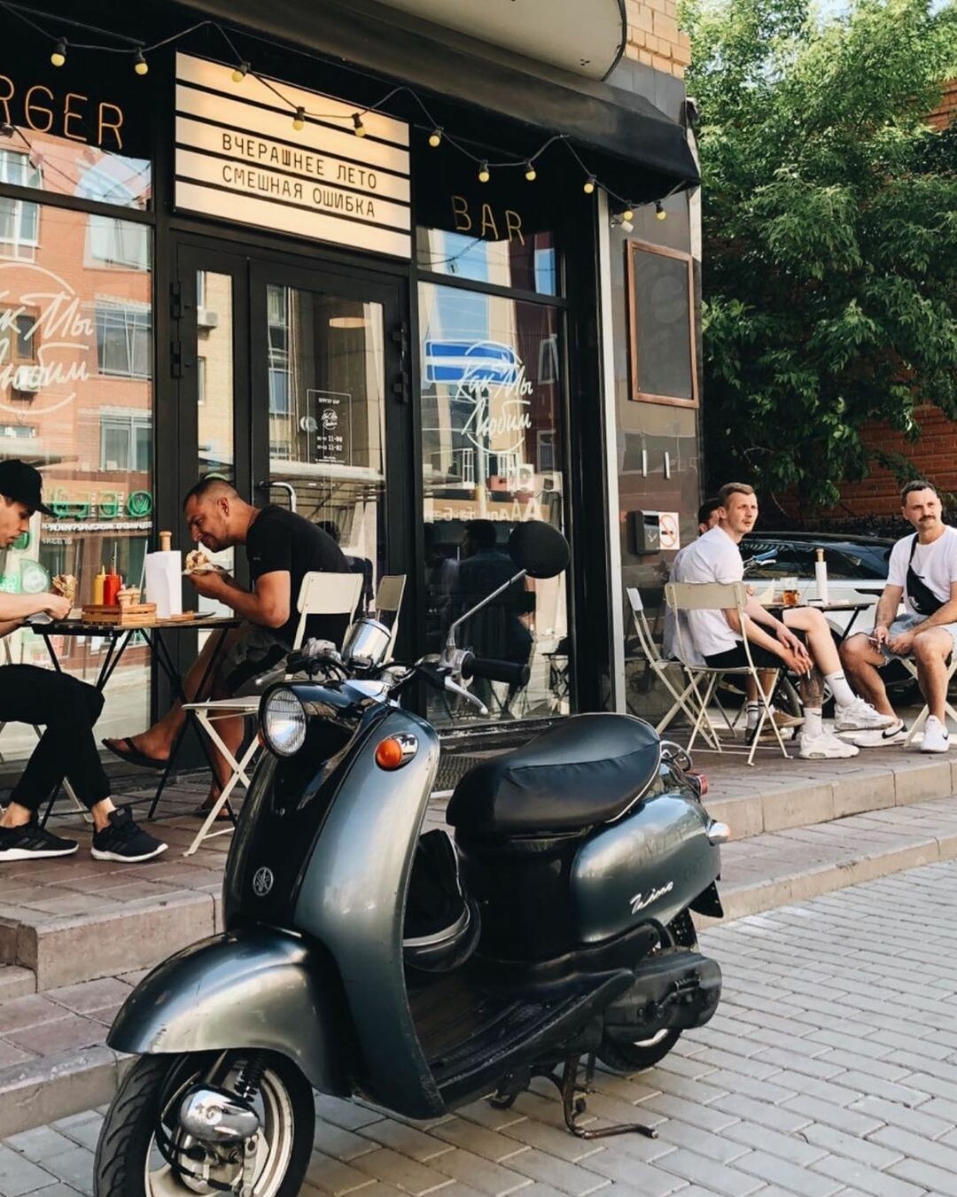 Еда: «Как мы любим» Самый узнаваемый тюменский гастробренд. Сеть заведений полюбилась местным жителям благодаря дружелюбной атмосфере