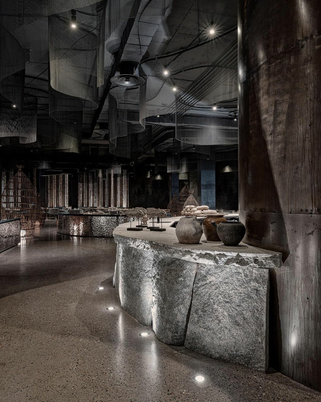 Еда: Tunguska Ресторан рыбной кухни, создатели которого получили несколько дизайнерских премий за организацию пространства и оформление интерьера