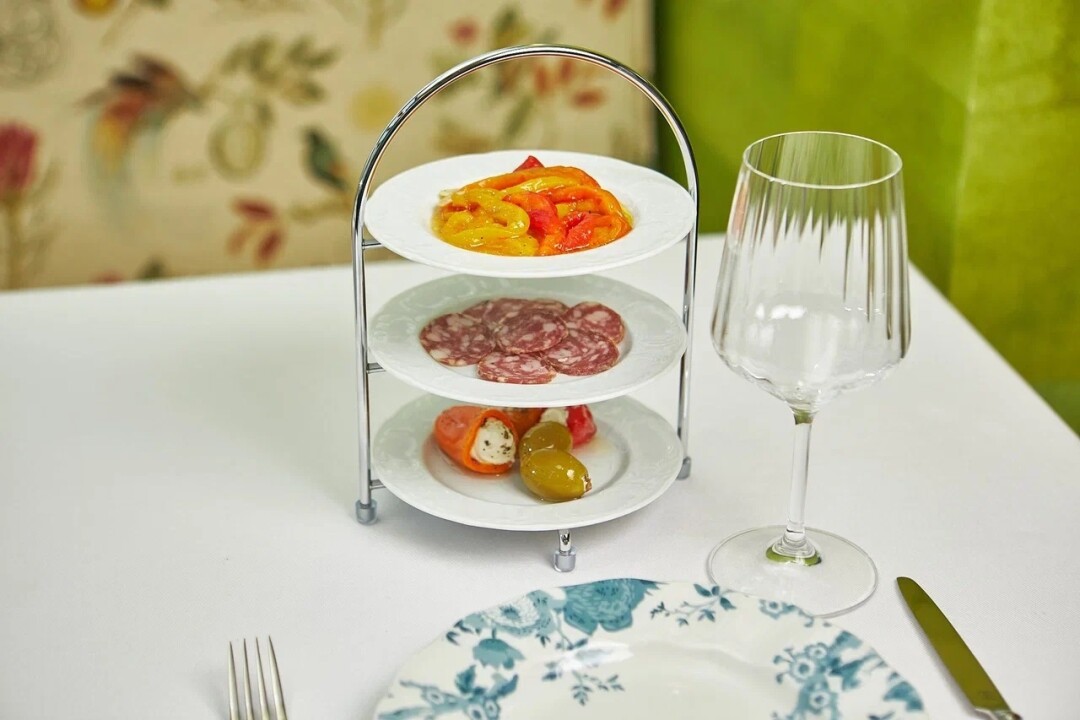 Закуски на этажерке