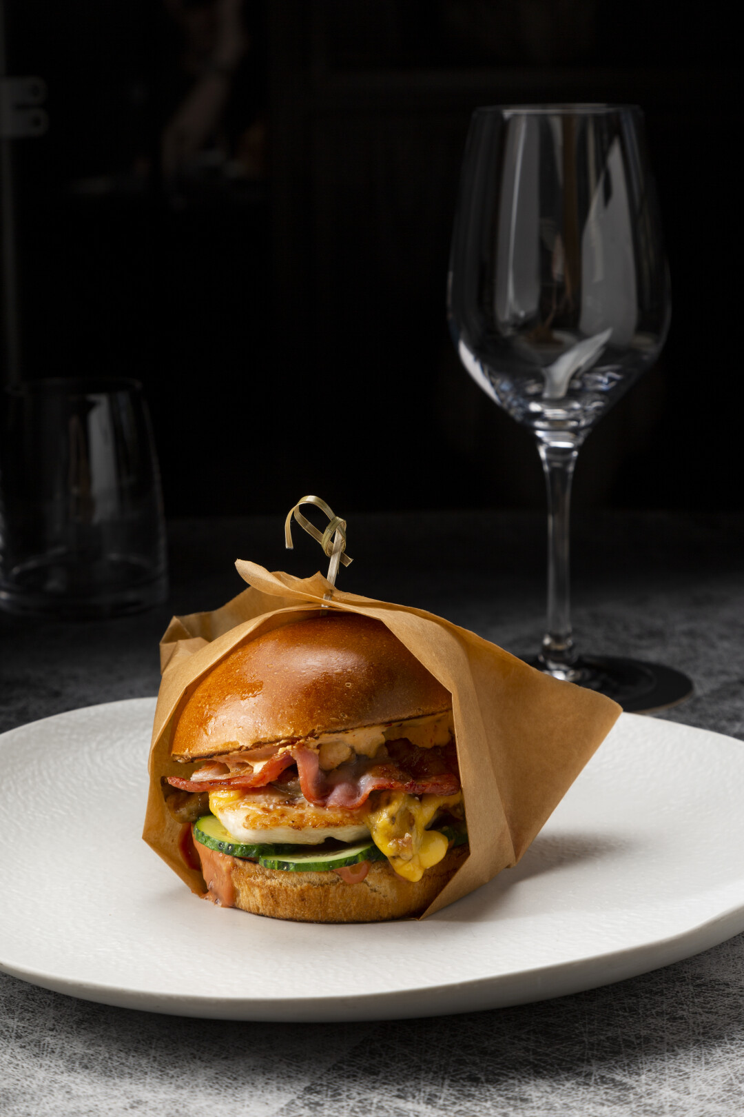 Бургер с курицей и беконом (Sculptors Bar)