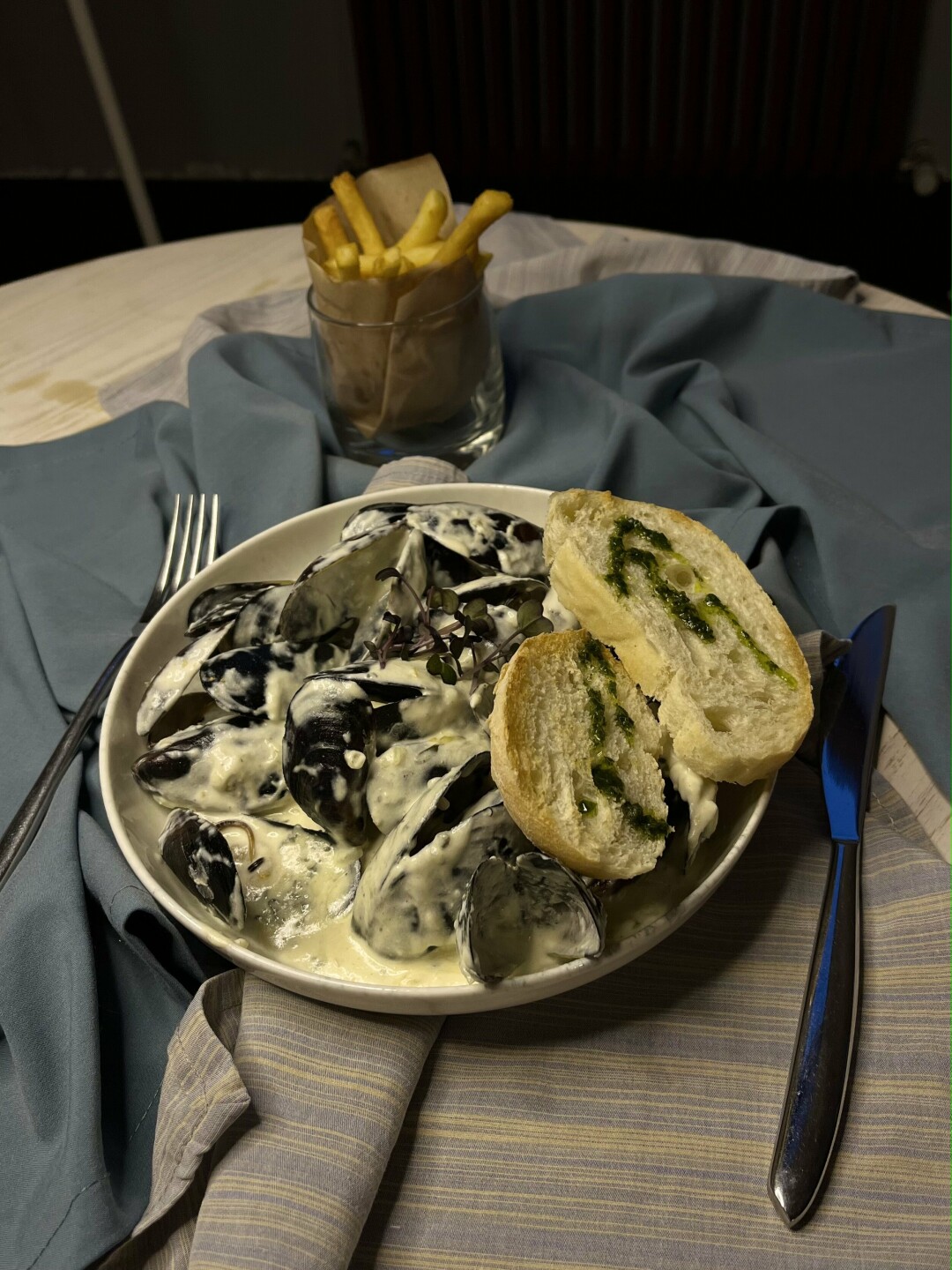 Мидии в соусе блю-чиз