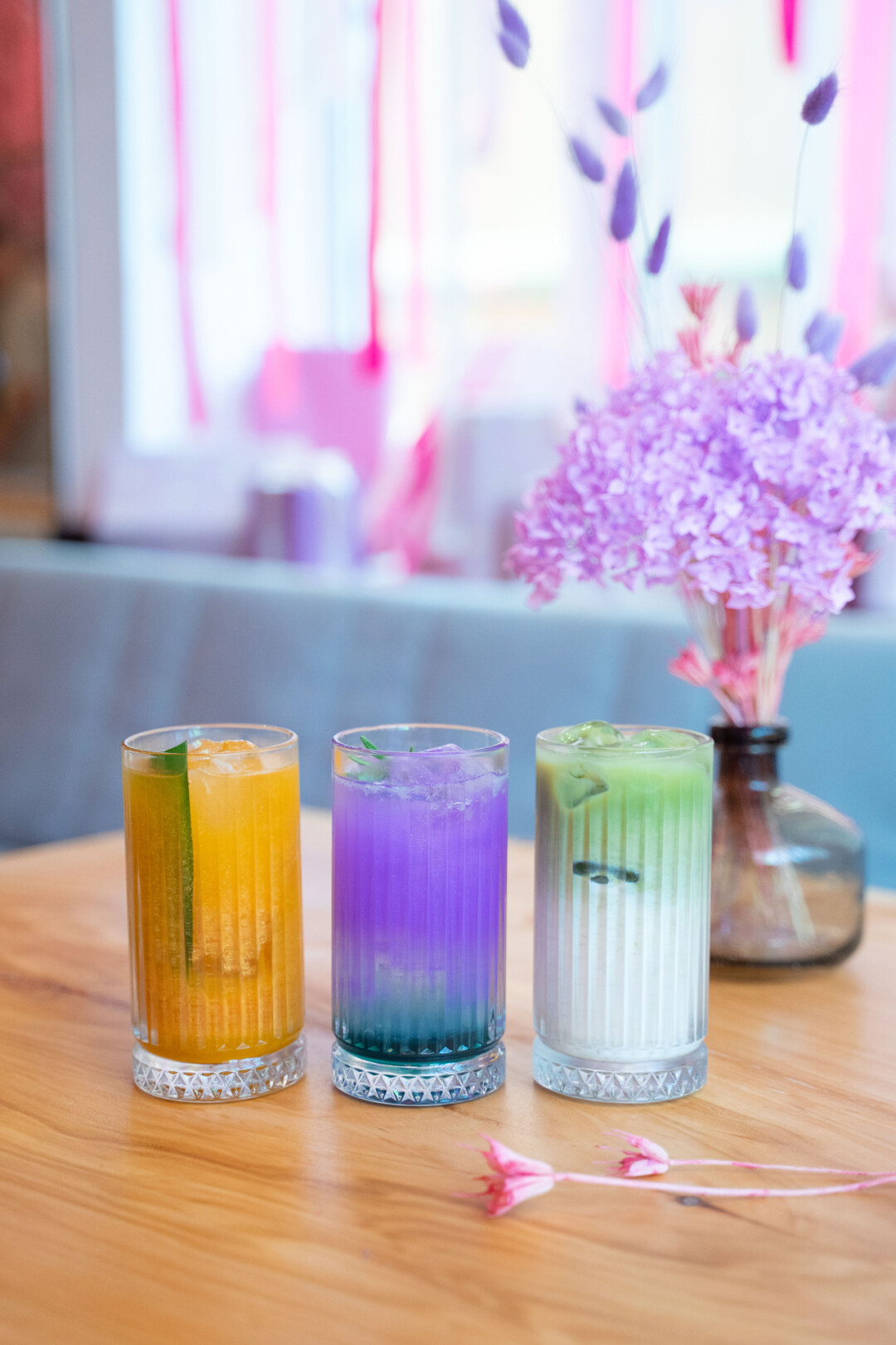 Тропический, лавандовый лимонады и айс-матча