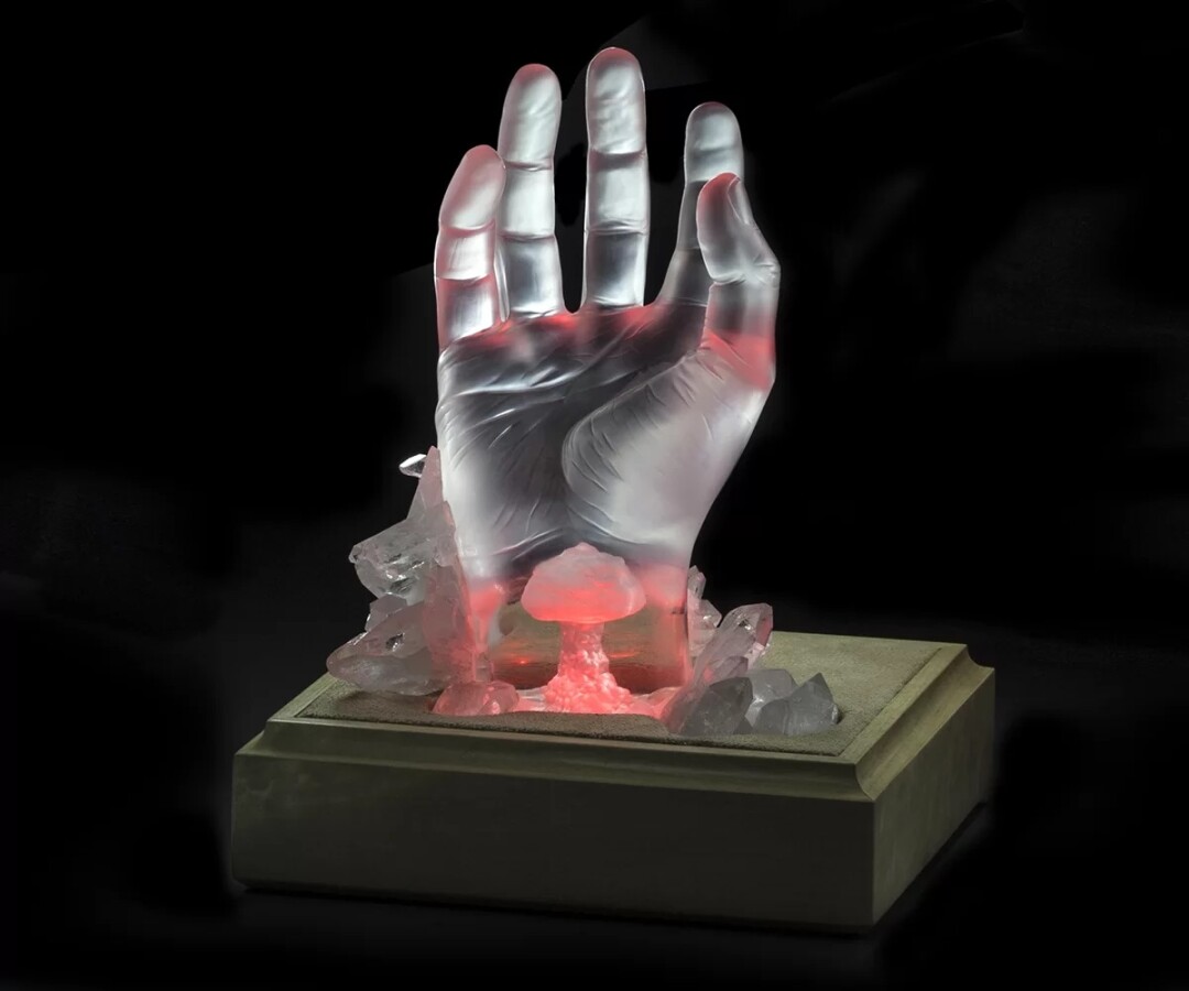 Сергей Честюнин, Санкт-Петербург. «Они все просто сдохнут», синтетический кварц.