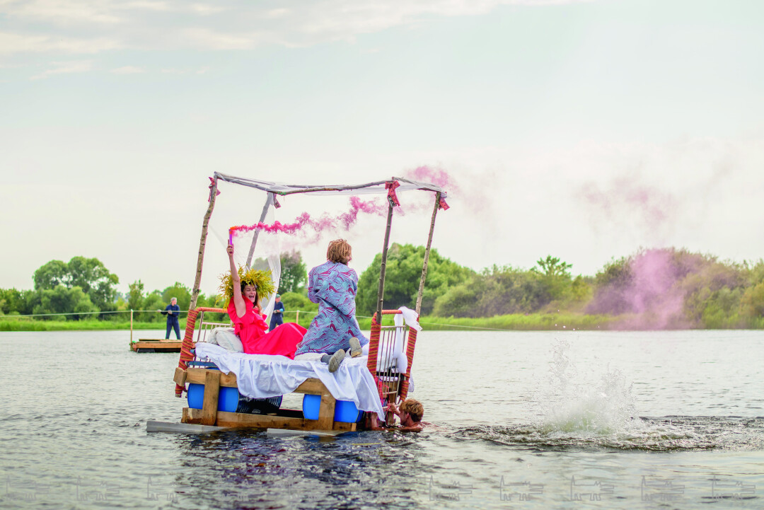 Перформанс «Церемония Гали и Луи» художницы Гали Солодовниковой и композитора Луи Лебе на «Человеке МИРА».