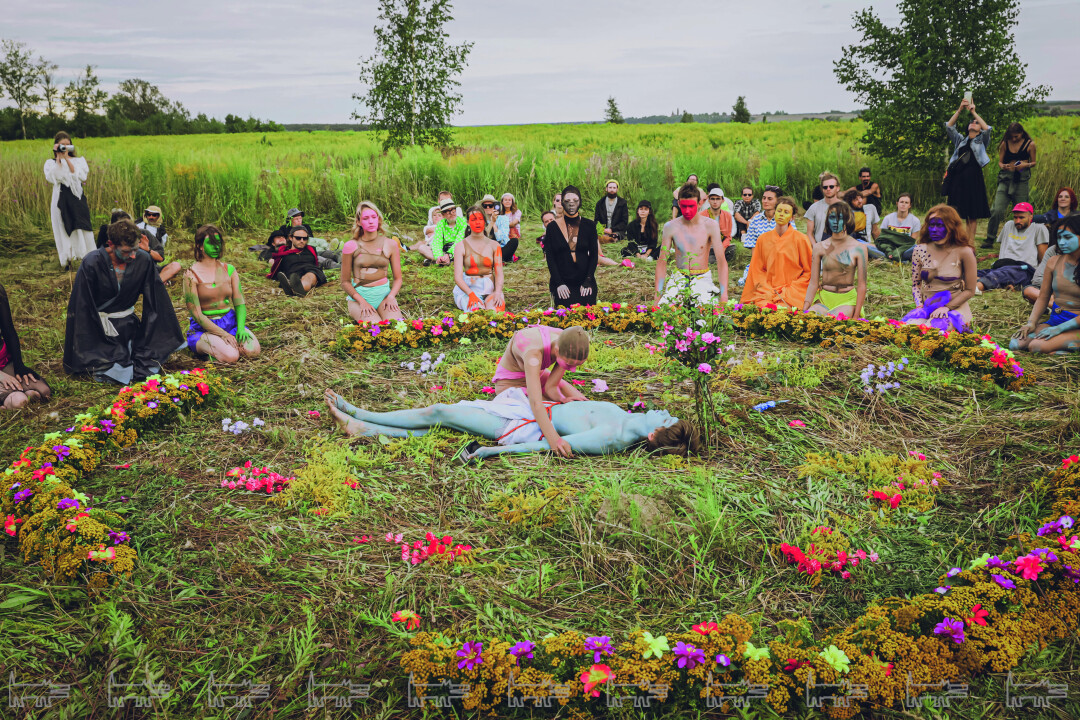 Перформанс «Лабиринт» художницы Насти Безруковой при участии студентов школыстудии МХАТ мастерской Дмитрия Брусникина