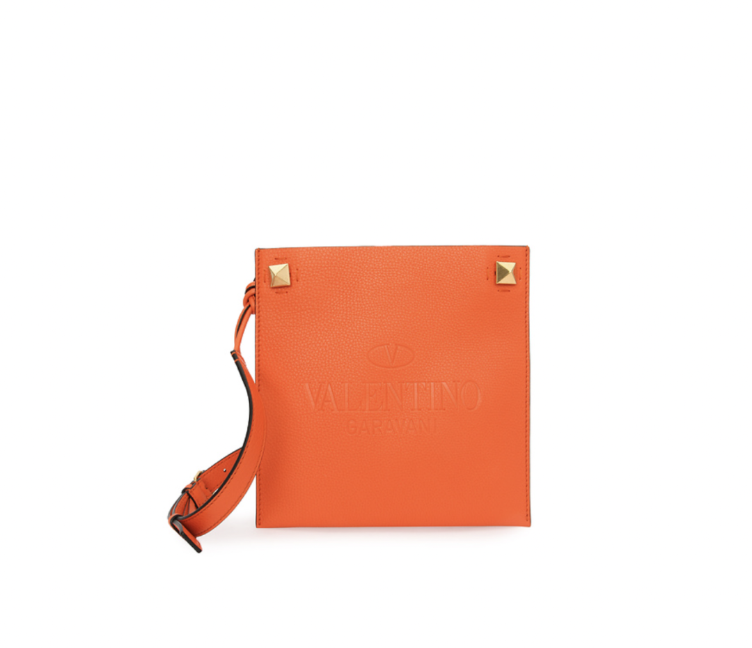 Valentino Garavani, Babochka, Невский пр., 36, 152, 153, 56 500 руб.