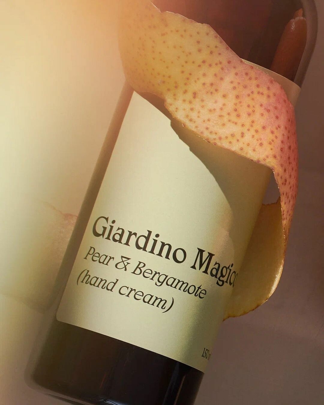 Крем для рук с ароматом груши и бергамота