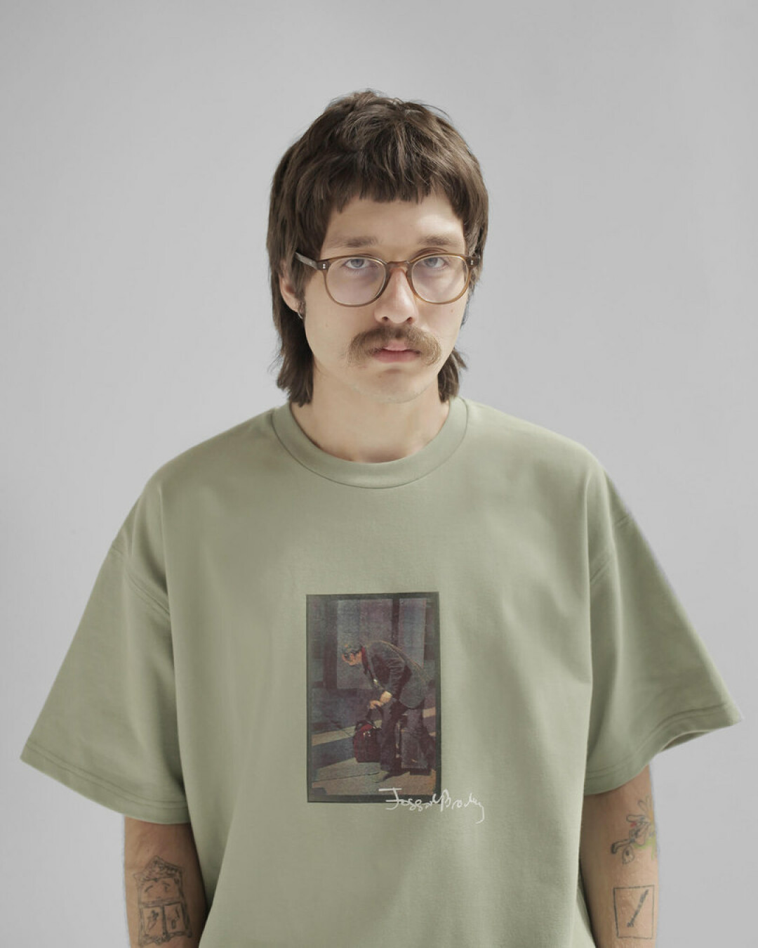 Музей «Полторы комнаты» и Kruzhok выпускают мерч к 50-летию отъезда ...