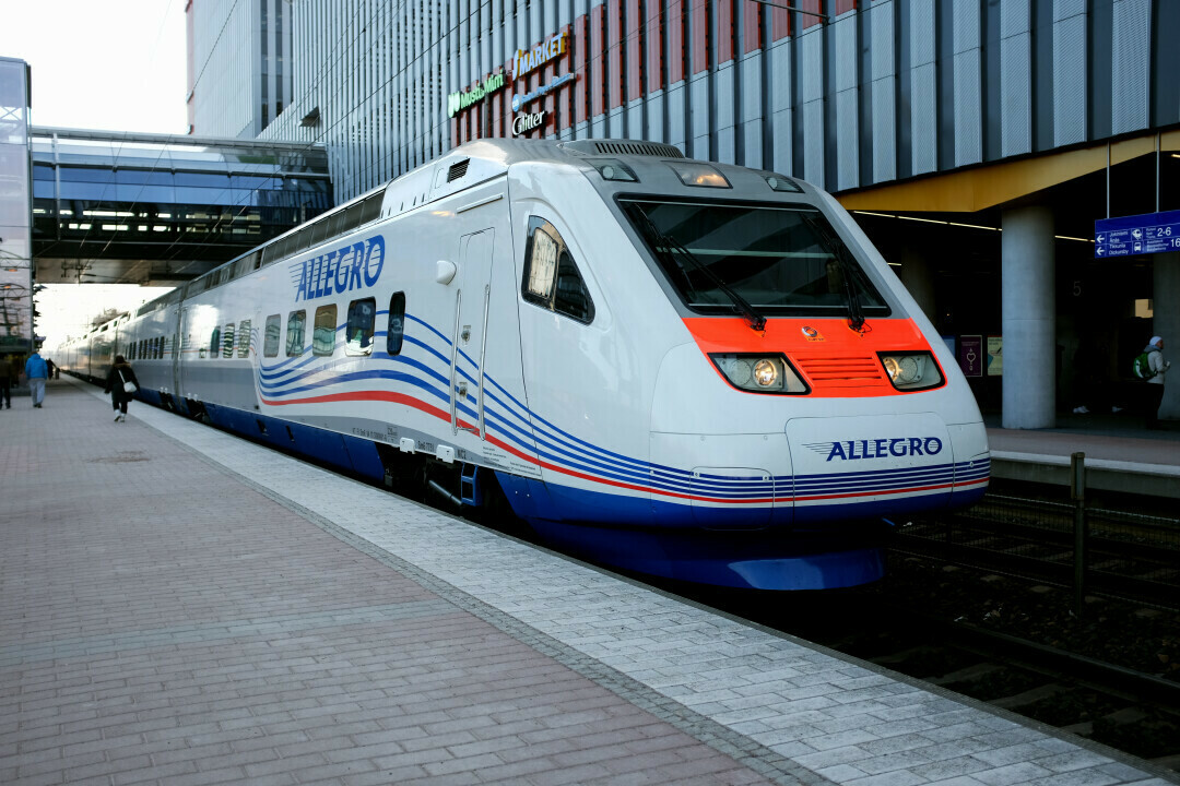 В Комарово поезд "Аллегро", идущий в Петербург, насмерть сбил 70-летнюю пенсионе