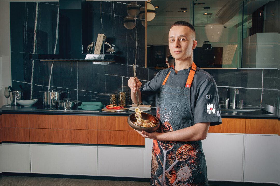 АНДРЕЙ ЖИЛКИН Су-шеф «Перчини Grill & Wine», perchini.ru, ООО «Панорама Иркутск», ИНН 3811459305, ОГРН 1183850038900 Кухня Avenue, салон кухонь Dolce