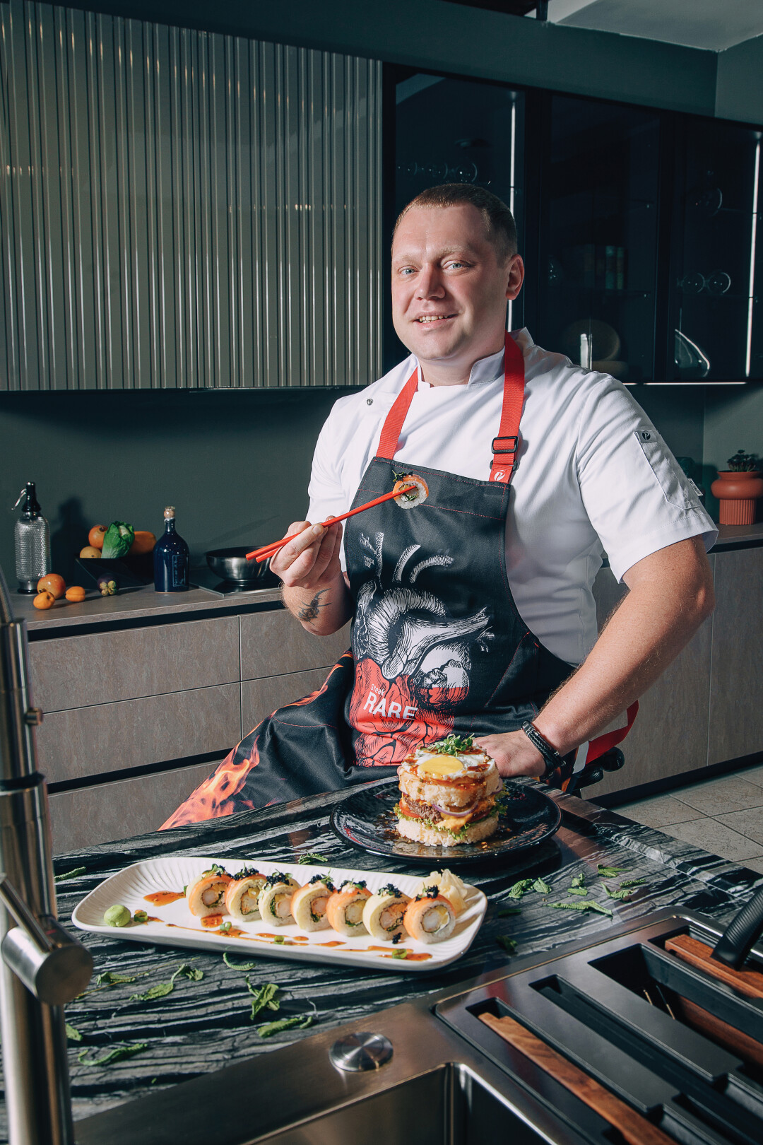 ДМИТРИЙ МОРУГОВ Бренд-шеф Sushi Studio, irkutsk.sushi-studio.ru , ООО "РНГ", ОГРН 1173850002810 , ИНН 3808198212 Шеф-ролл, японский бургер Кухня Aster