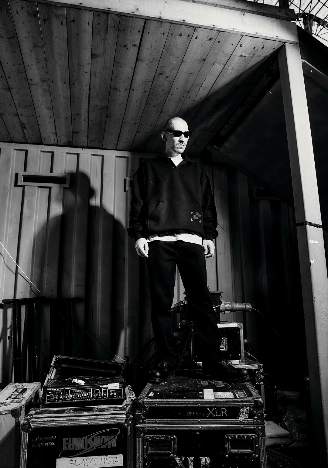 CABLE TOY в свитшоте Liars Collective