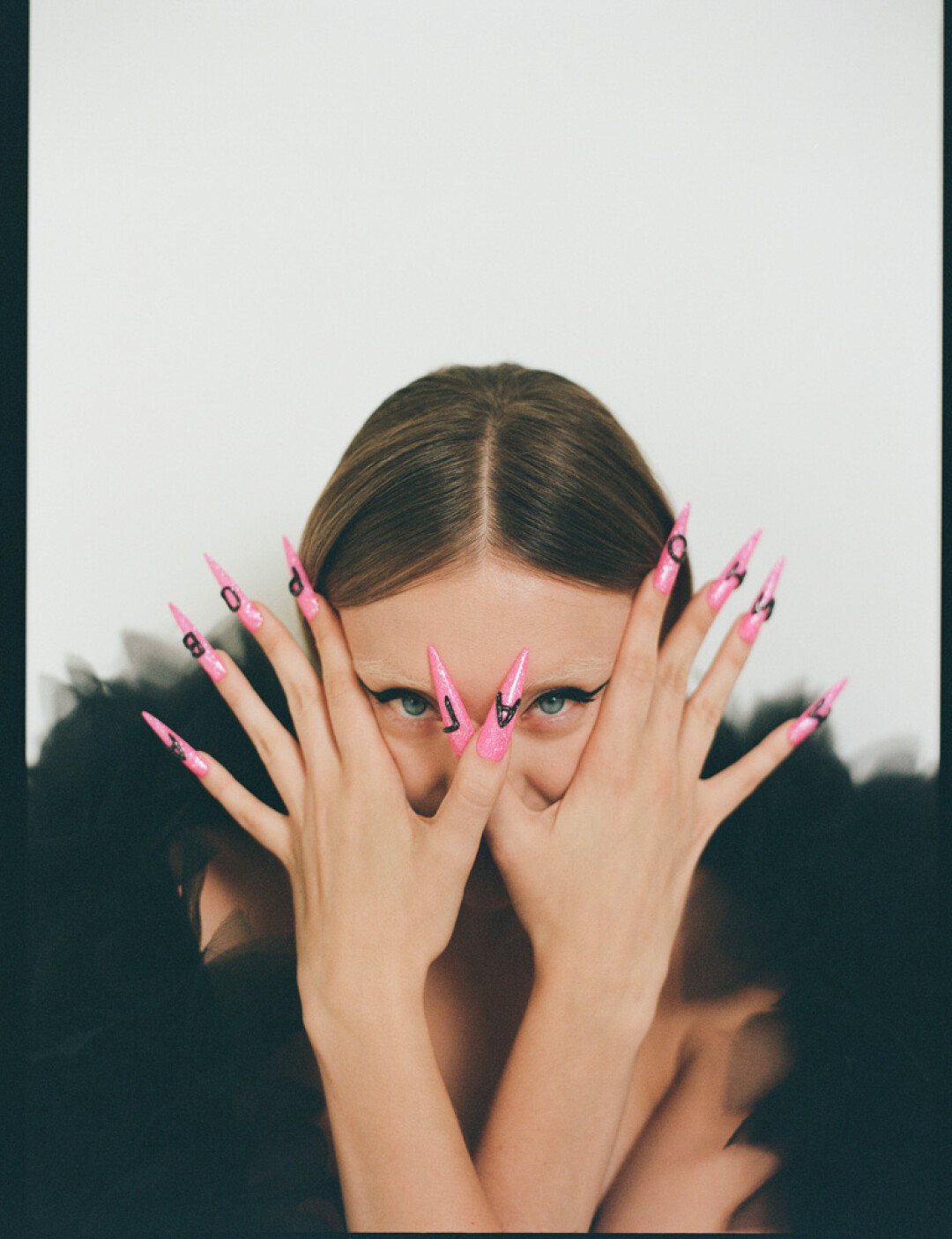 Кейп Viva Vox, нейл-арт Леша Unial Nails