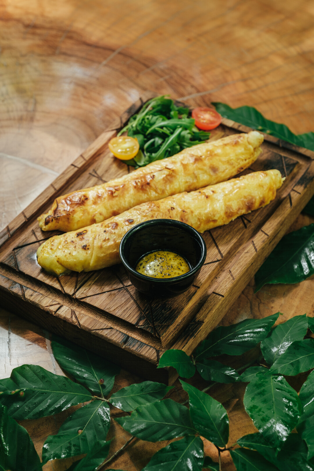 Хачапури на мангале с сыром сулугуни и желтком