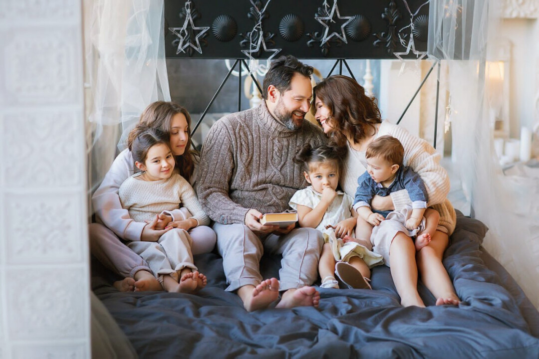 Ильдар и Марика Абдразаковы с дочерьми Стефанией, Рианной, Александрой и сыном Амиром