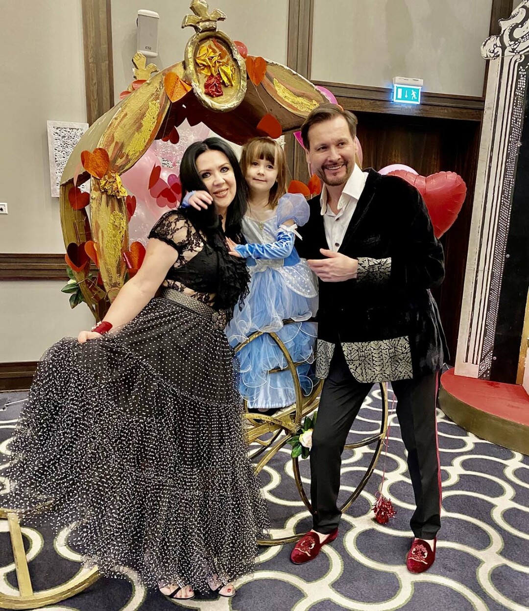 Наталья и Аскар Абдразаковы с дочерью Аидой