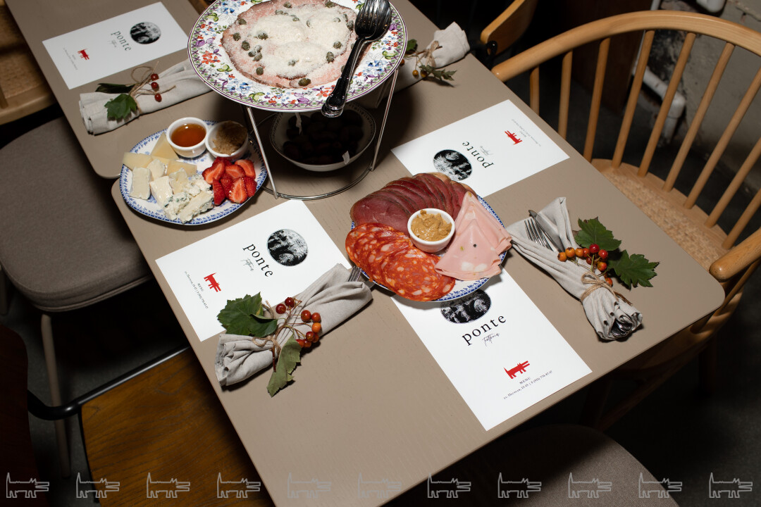 Мясные деликатесы, Сырное ассорти, Вителло тонато