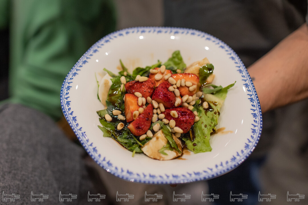 Салат моцарелла