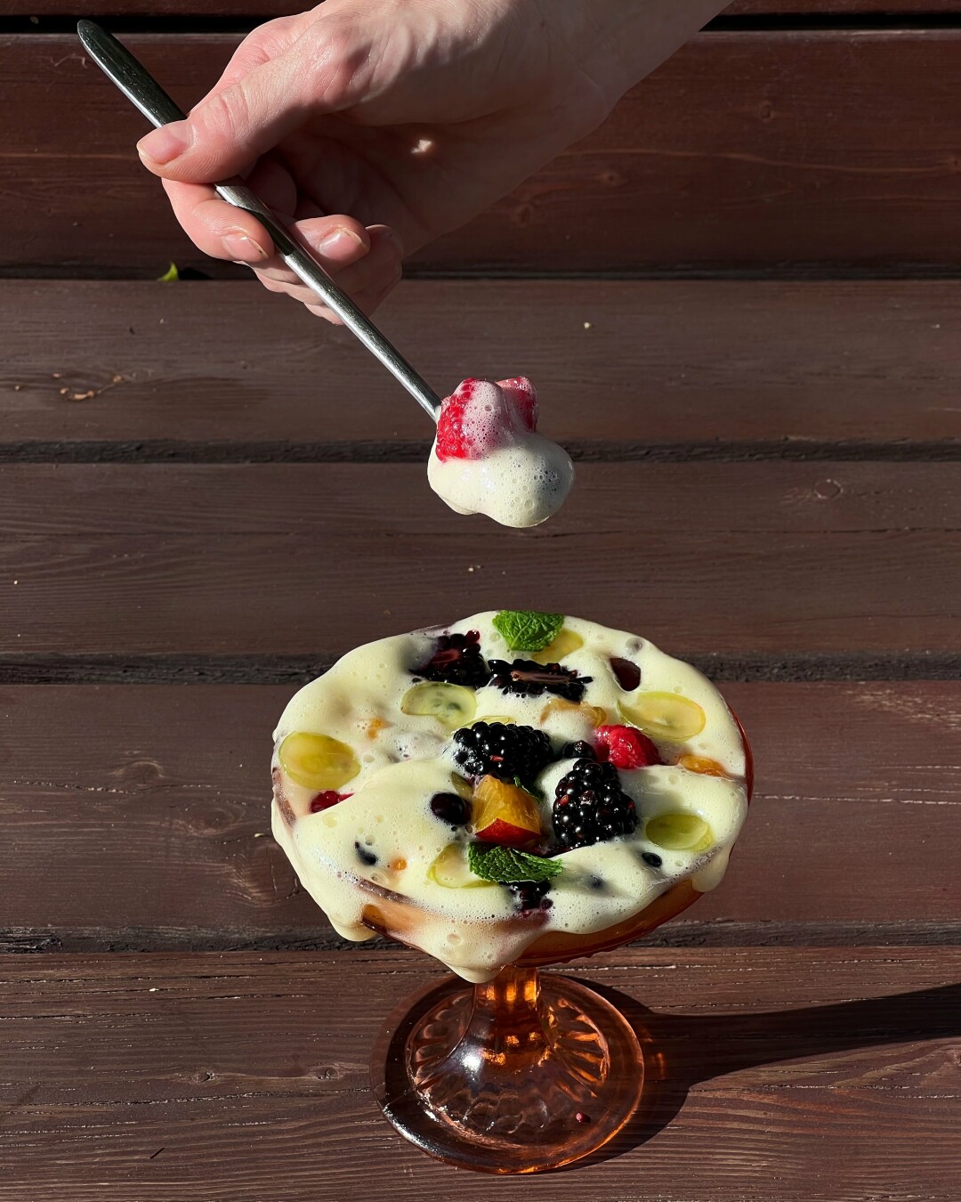 Сабайон на сладком игристом с сезонными ягодами